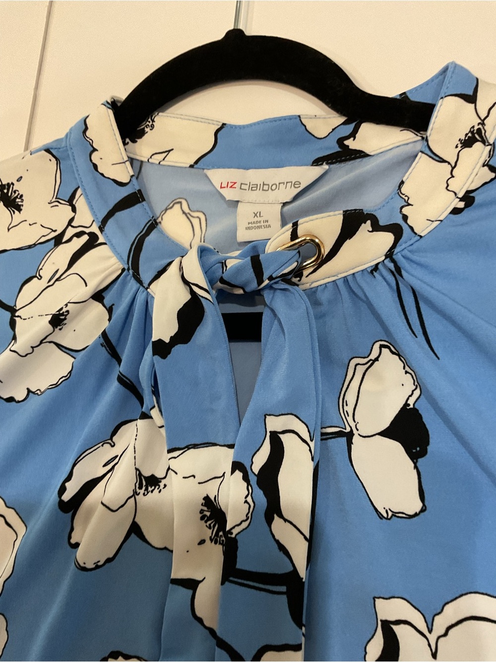 Liz Claiborne Blue Floral Tie Neck Sleeveless Blouse | XL | NWOT - Picture 2 of 10